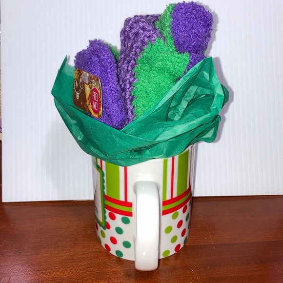 Dear Santa “I Can Explain” Coffee Mug 16 oz and Fuzzy Socks GIFT SET - Picture 4 of 13